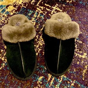 UGG Slippers. New condition. Size 8.